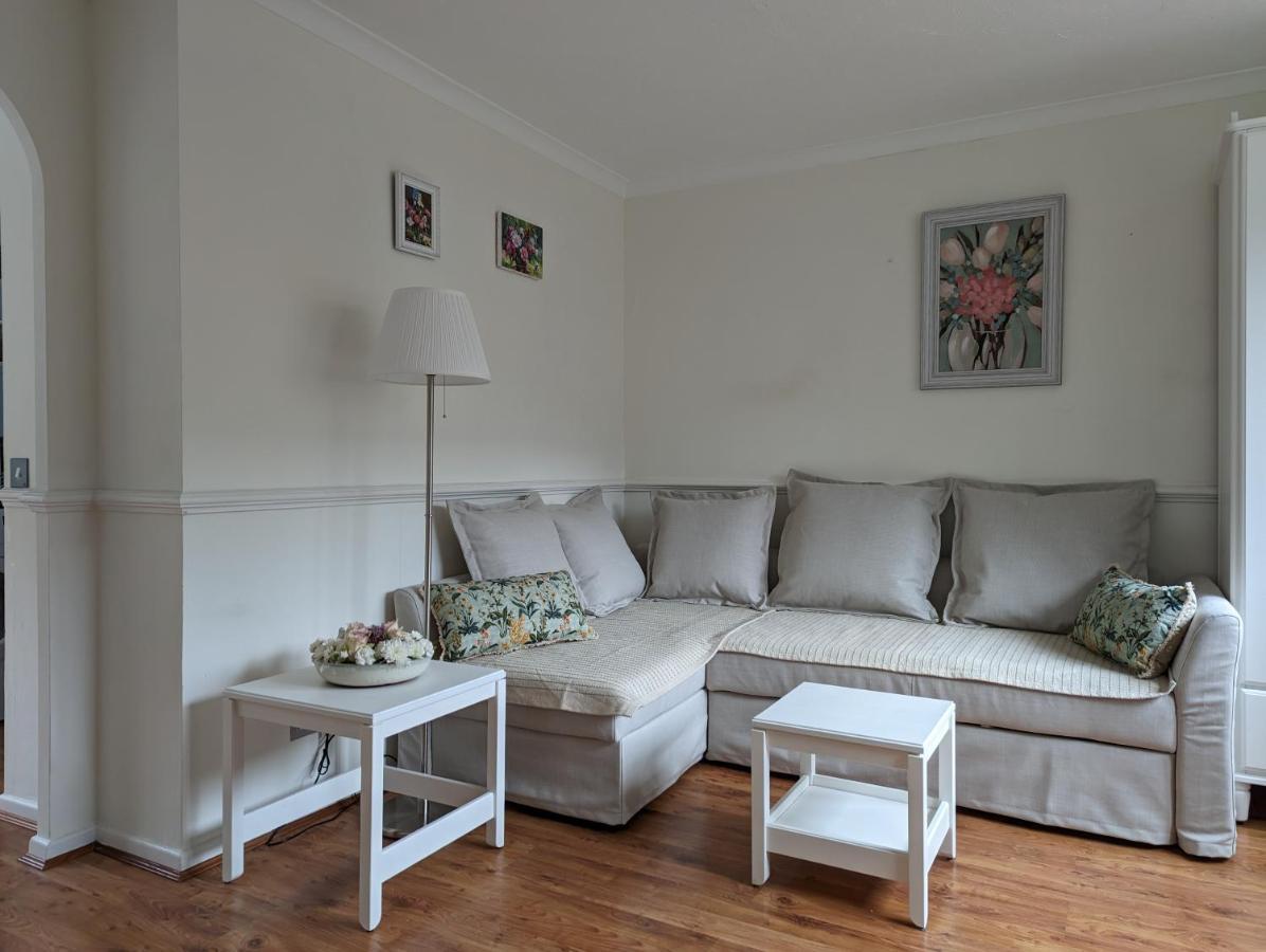 Вілла Cosy House With A Garden Лондон Екстер'єр фото